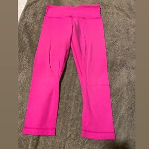 Pink lululemon wunder under leggings
